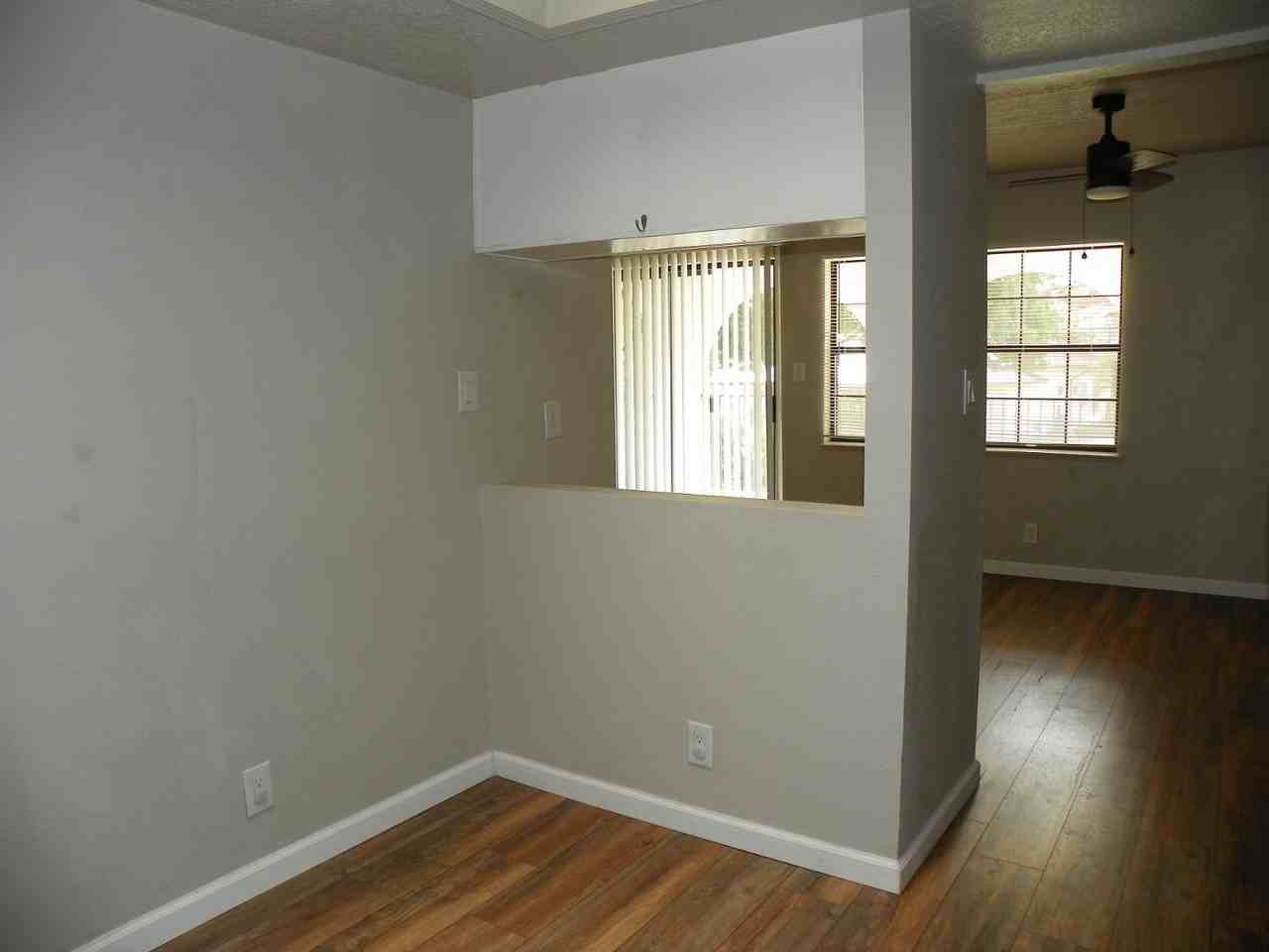 811 Country Club Dr Se #2C - Photo 5 of 18