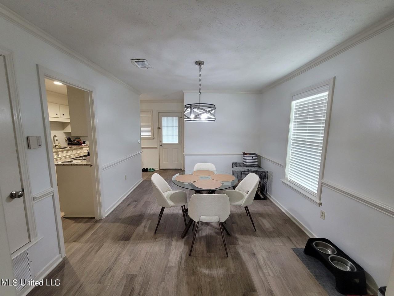 744 Wicklow Pl - Photo 3 of 12