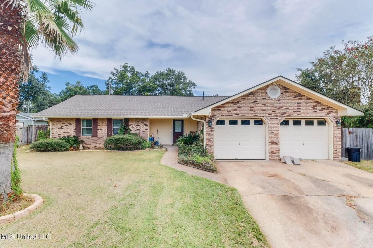 1210 Wisteria Ln - Photo 2 of 21