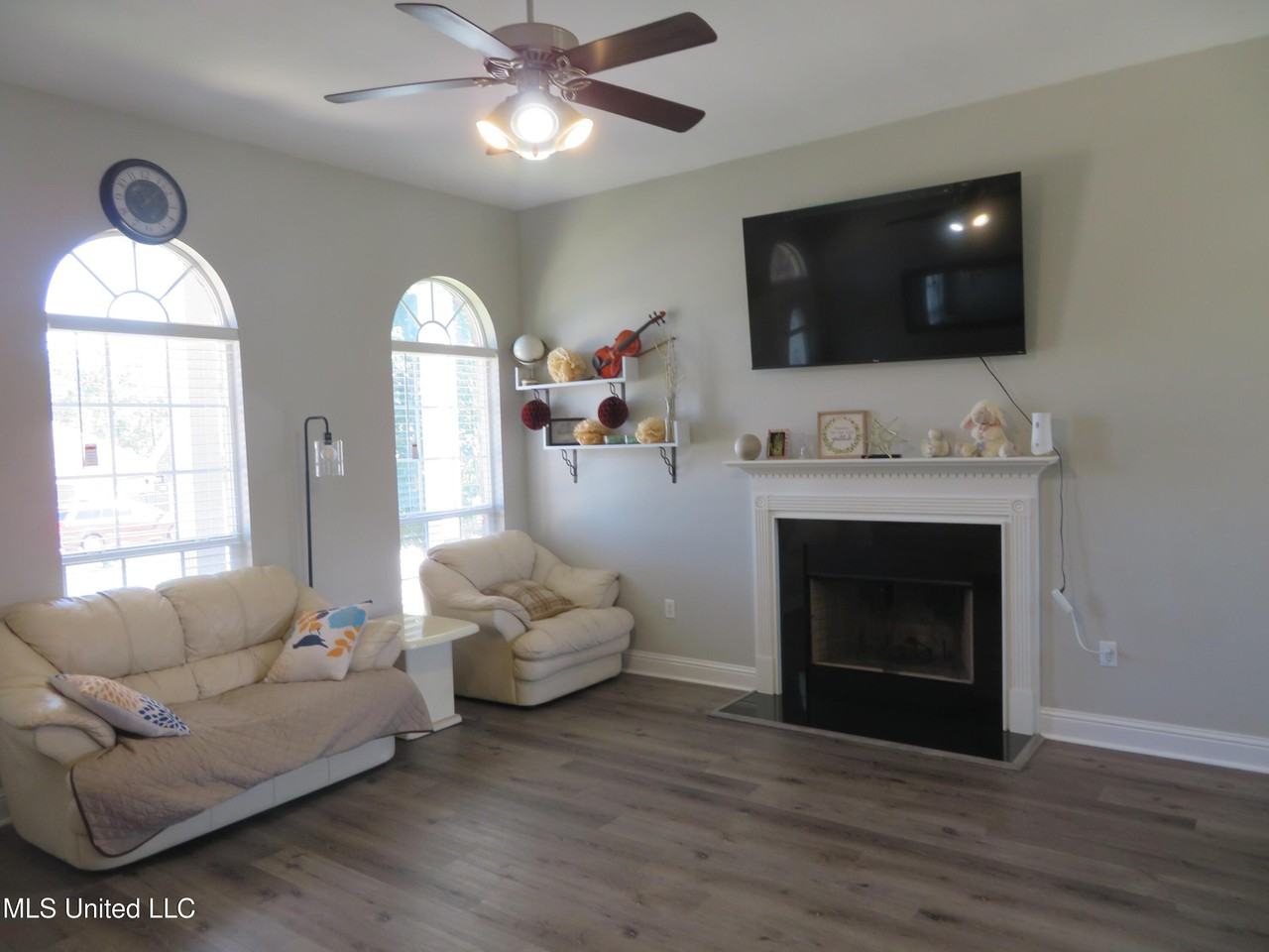 14318 Tori Dawn Dr - Photo 3 of 24