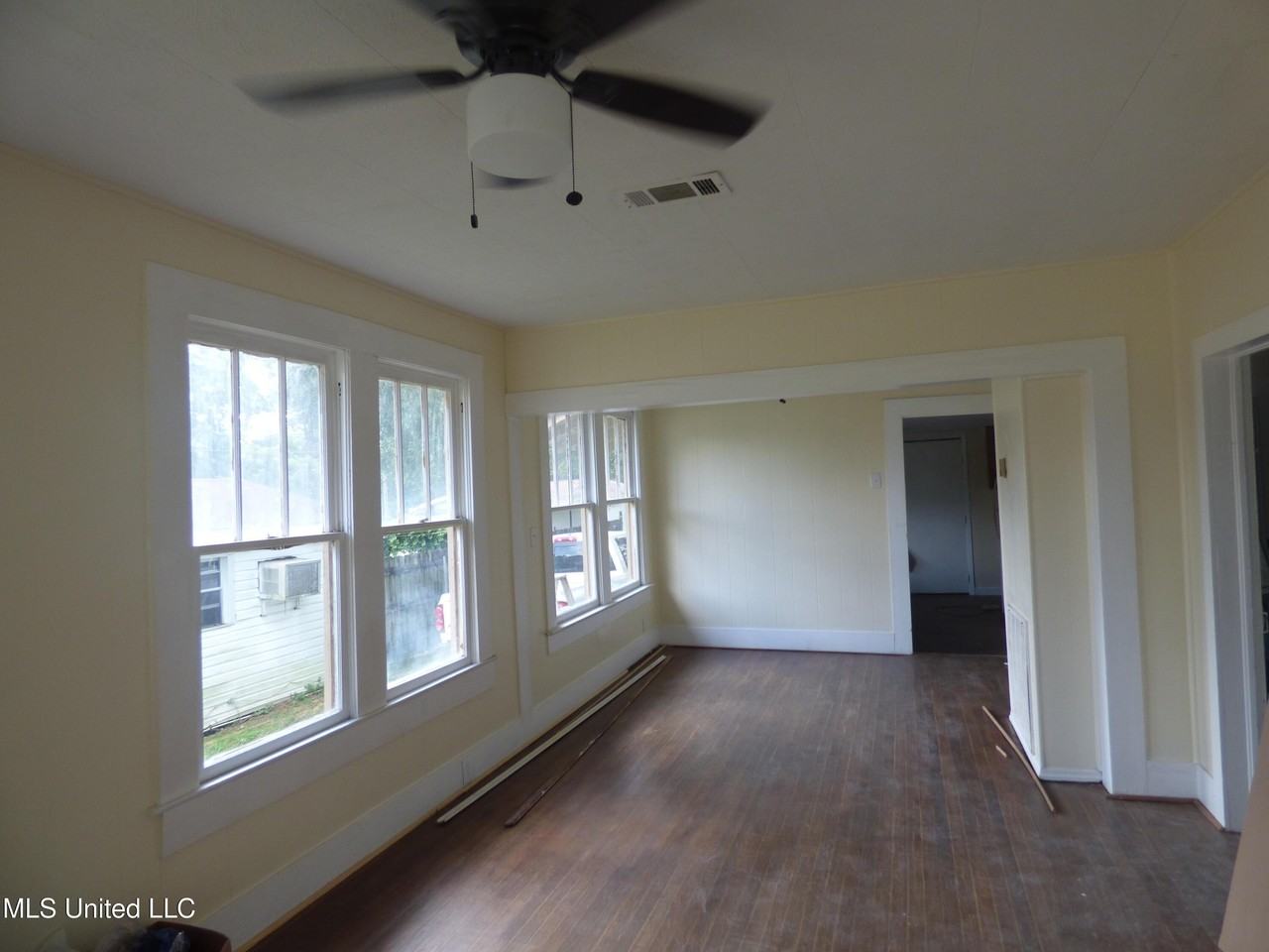 1022 Pearl River Ave - Photo 2 of 9