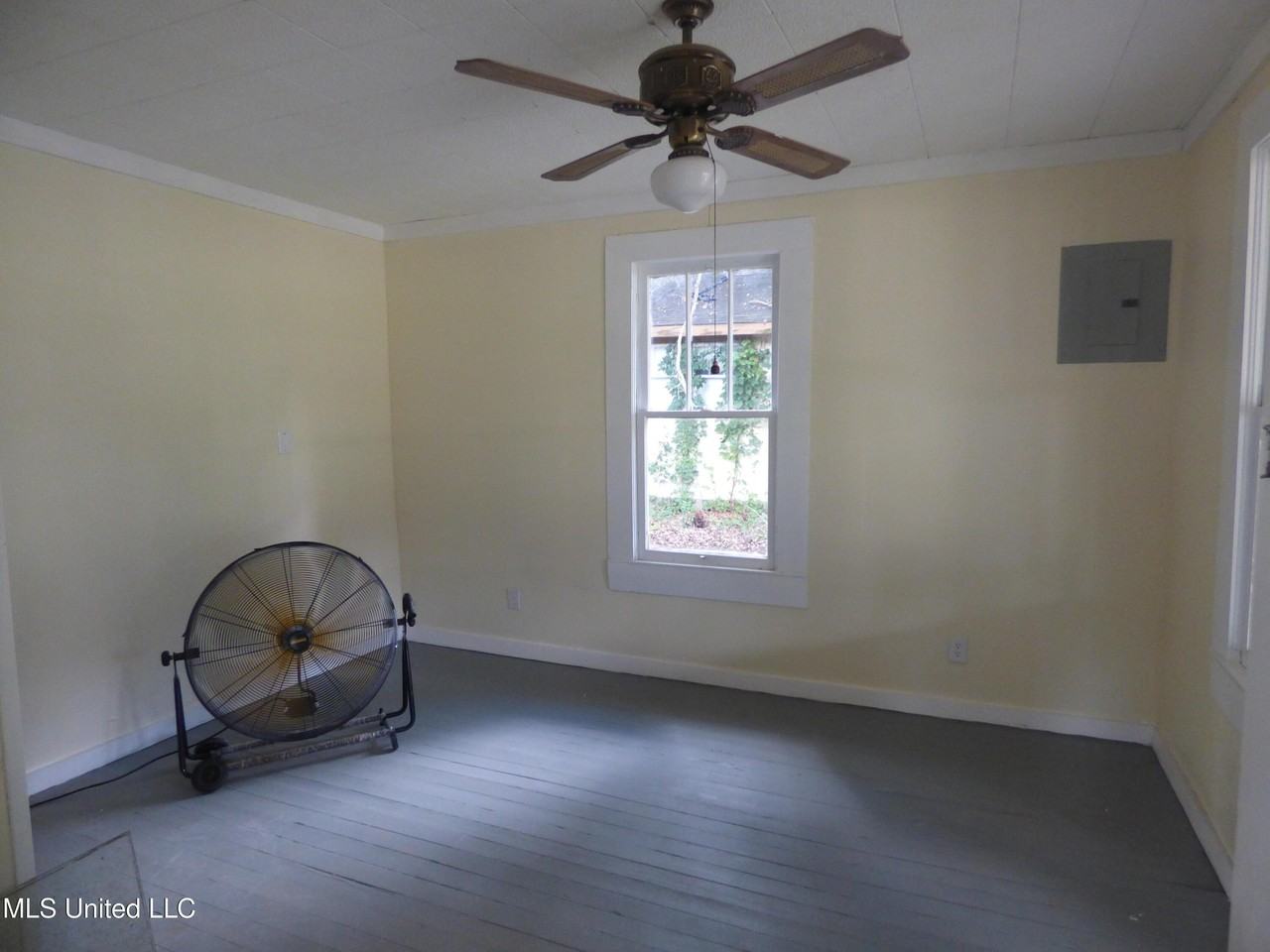 1022 Pearl River Ave - Photo 3 of 9