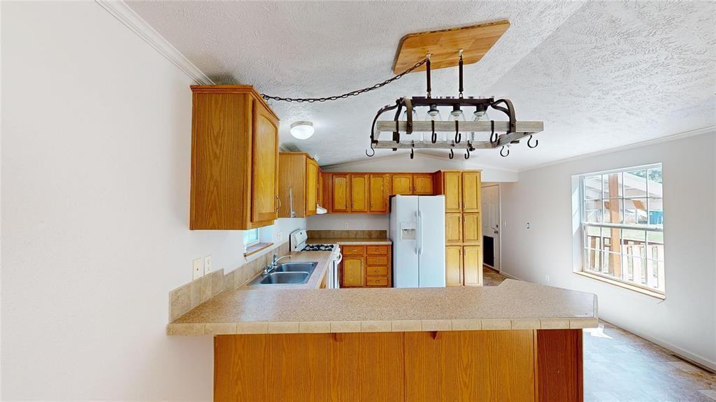 48 Country Ln - Photo 3 of 16