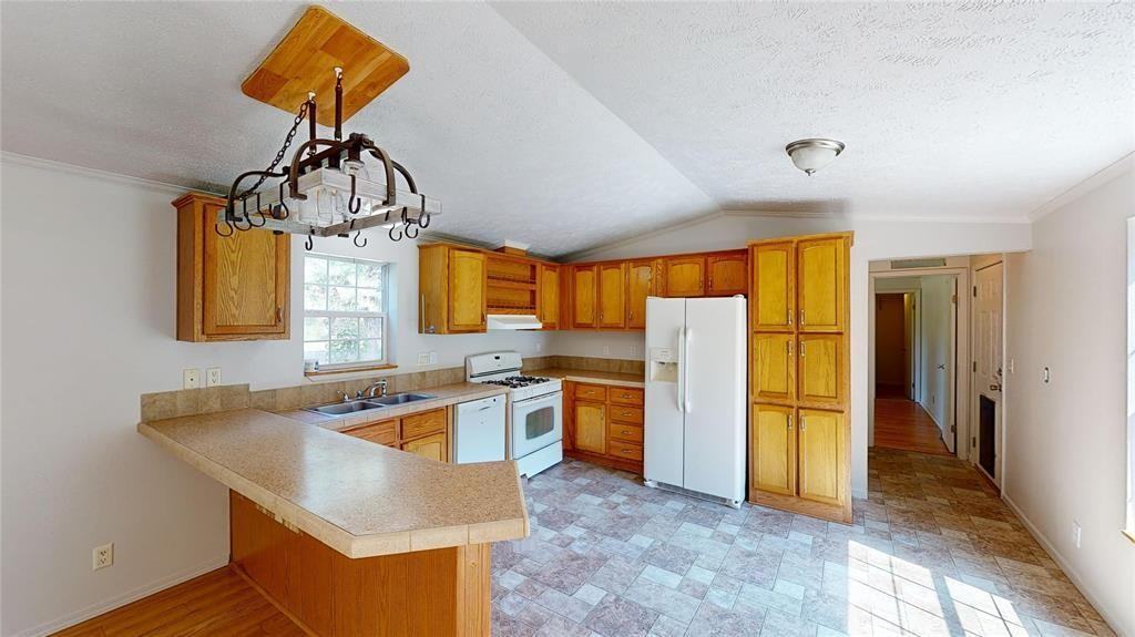 48 Country Ln - Photo 4 of 16