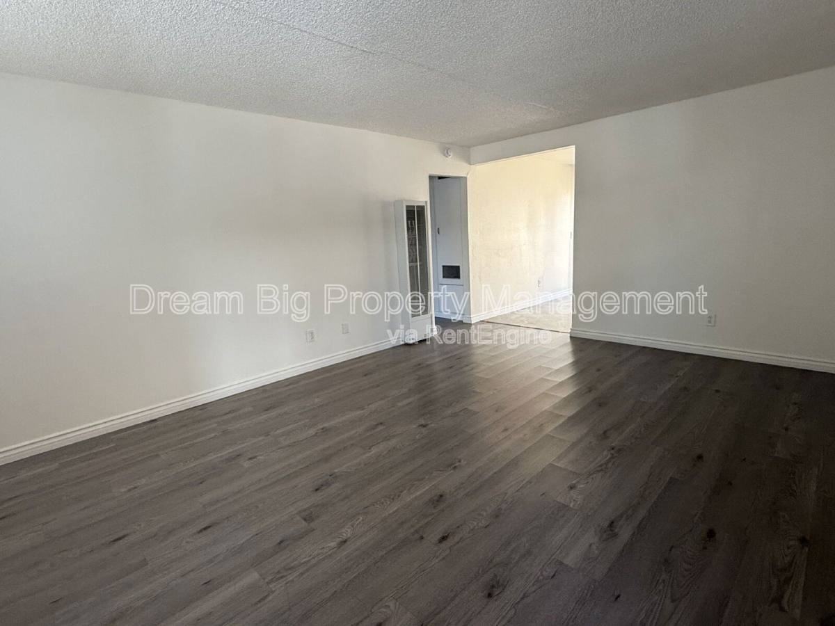 245 Maryknoll Dr - Photo 3 of 10