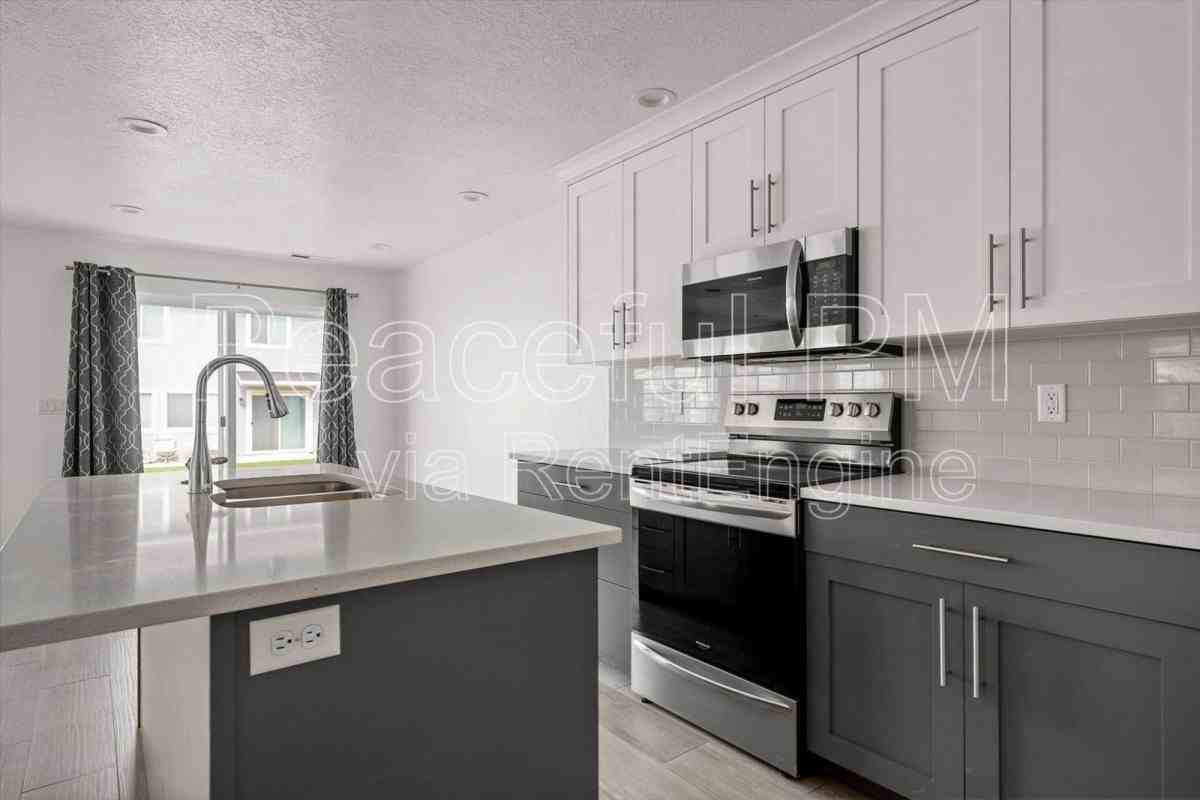 6541 S Aspen Ln #1 - Photo 3 of 10