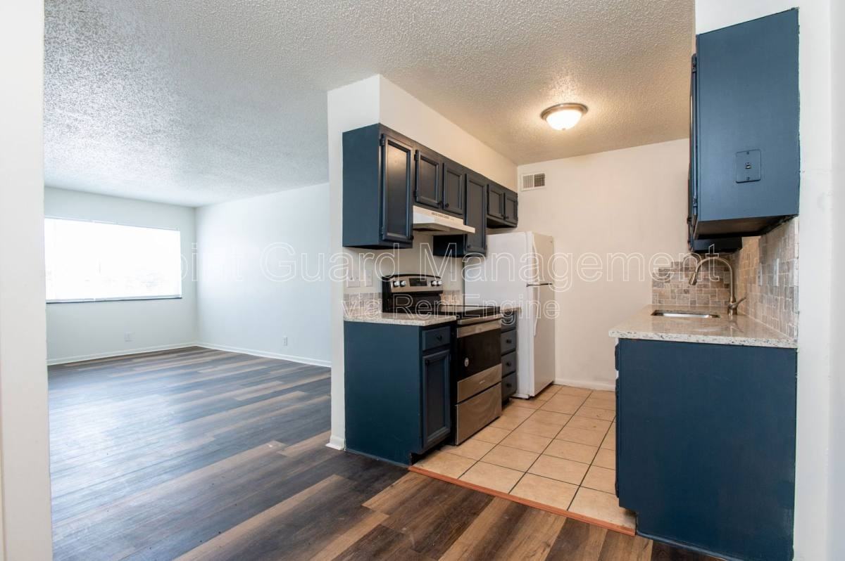 1800 E 1st St N #302