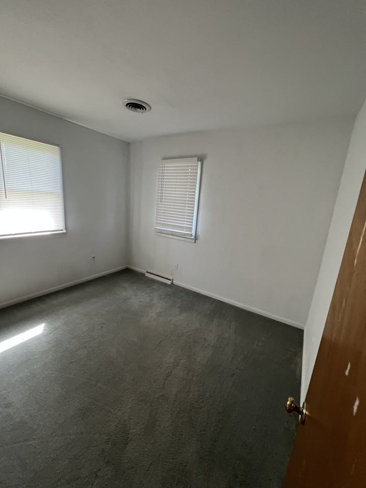 509 E Riverview Ave - Photo 4 of 19