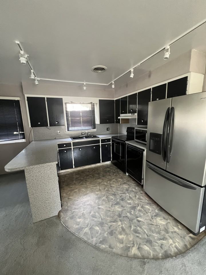 509 E Riverview Ave - Photo 2 of 19