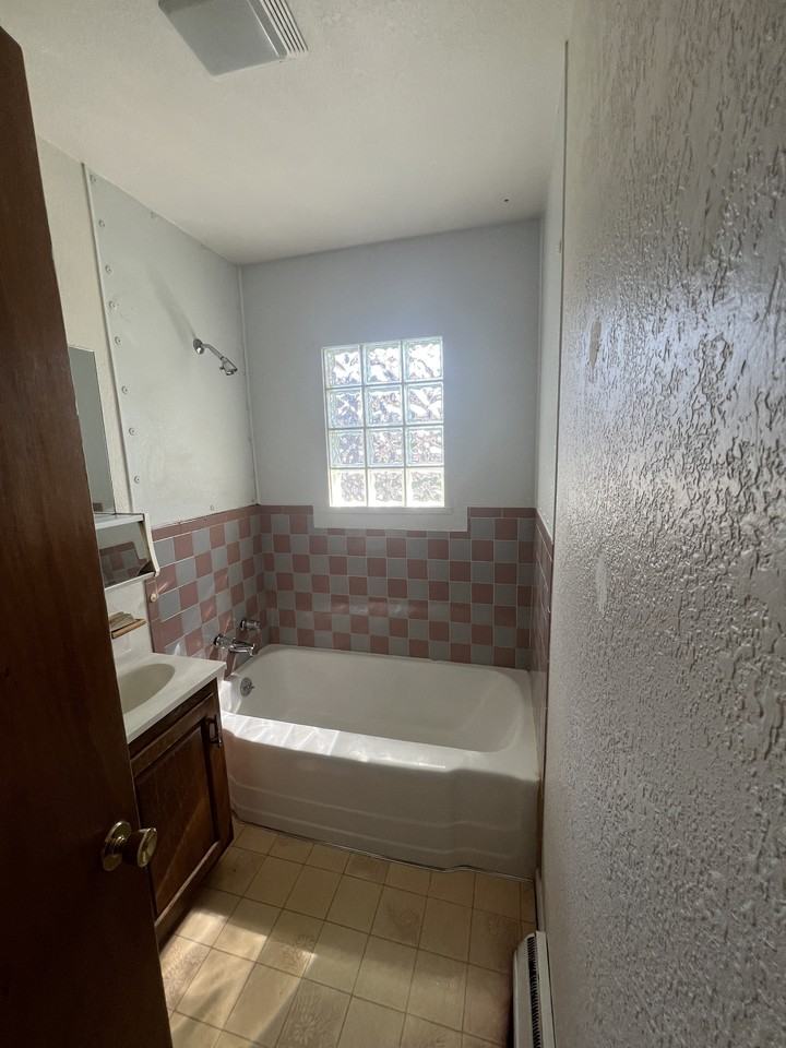 509 E Riverview Ave - Photo 5 of 19