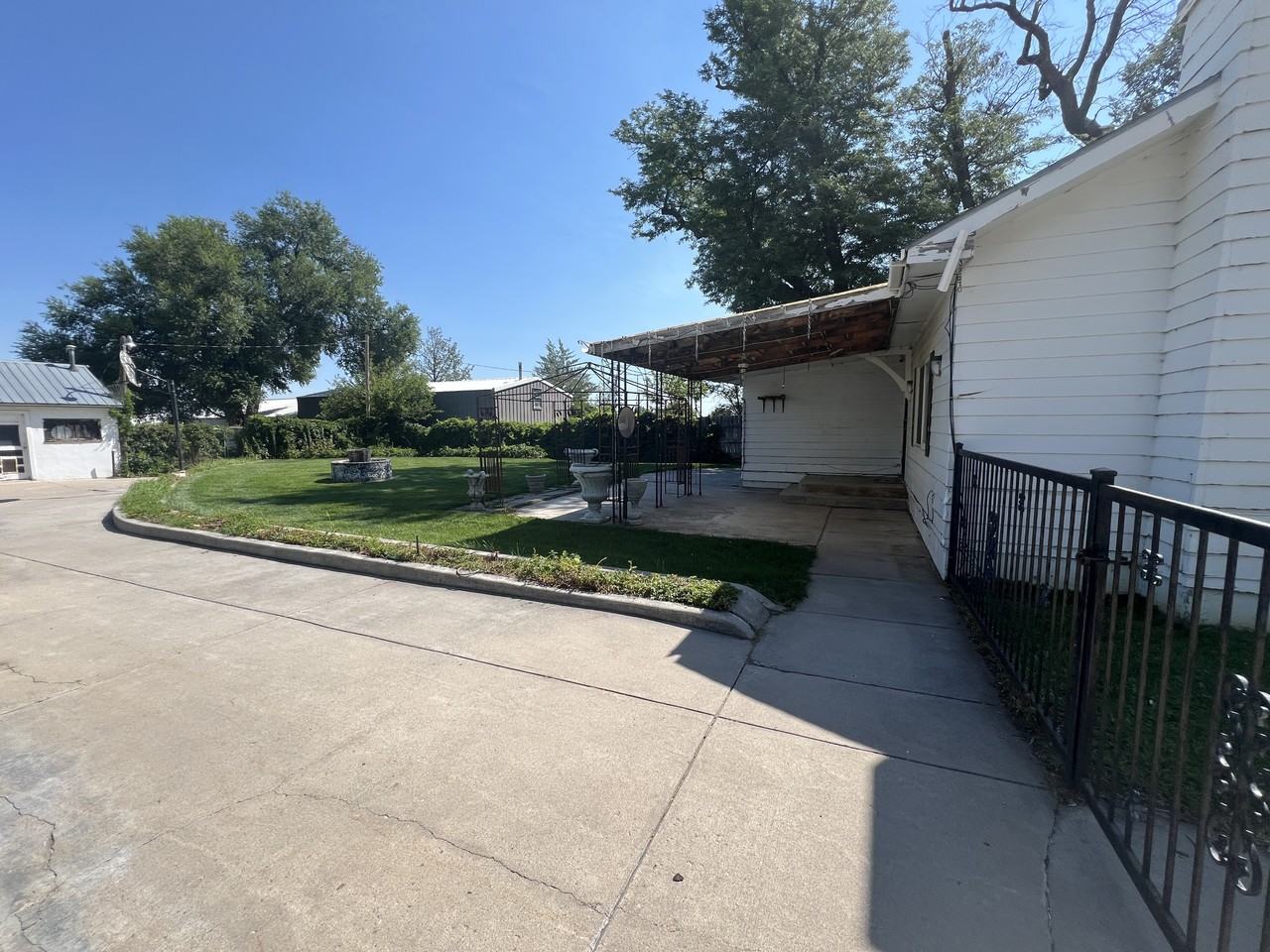 509 E Riverview Ave - Photo 4 of 19