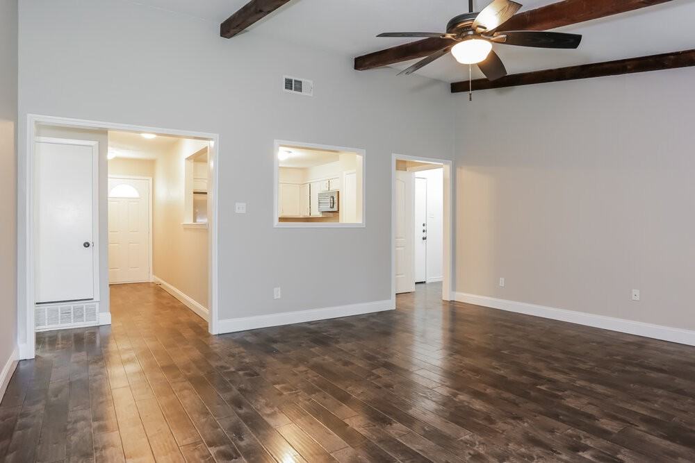 808 Judith St - Photo 4 of 16