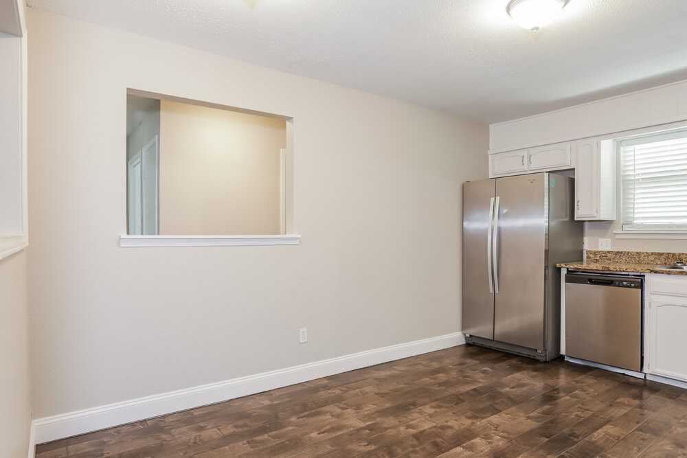 808 Judith St - Photo 6 of 16