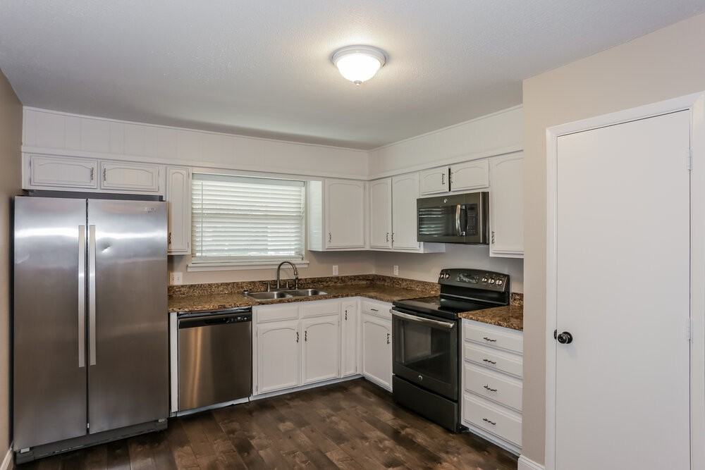 808 Judith St - Photo 7 of 16