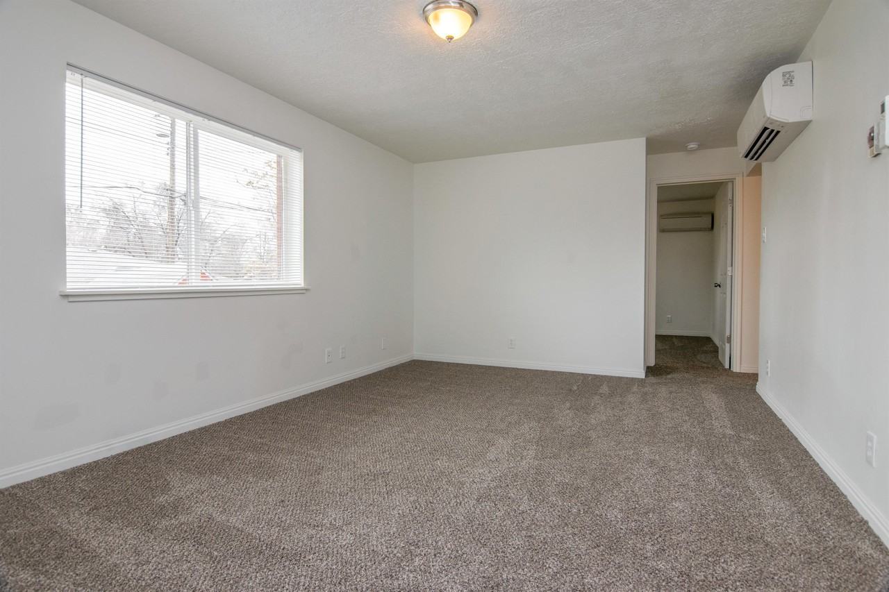 385 S 4820 W #B - Photo 6 of 12