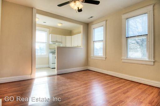 3224 Moody Ave - Photo 3 of 9