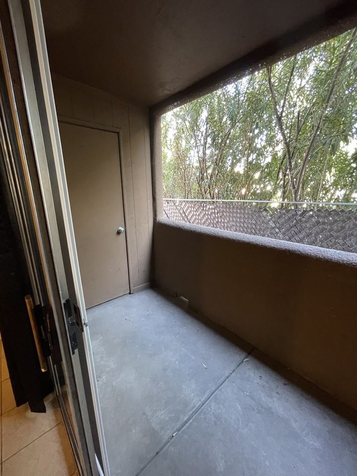 1810 E Blacklidge Dr #1012 - Photo 2 of 18