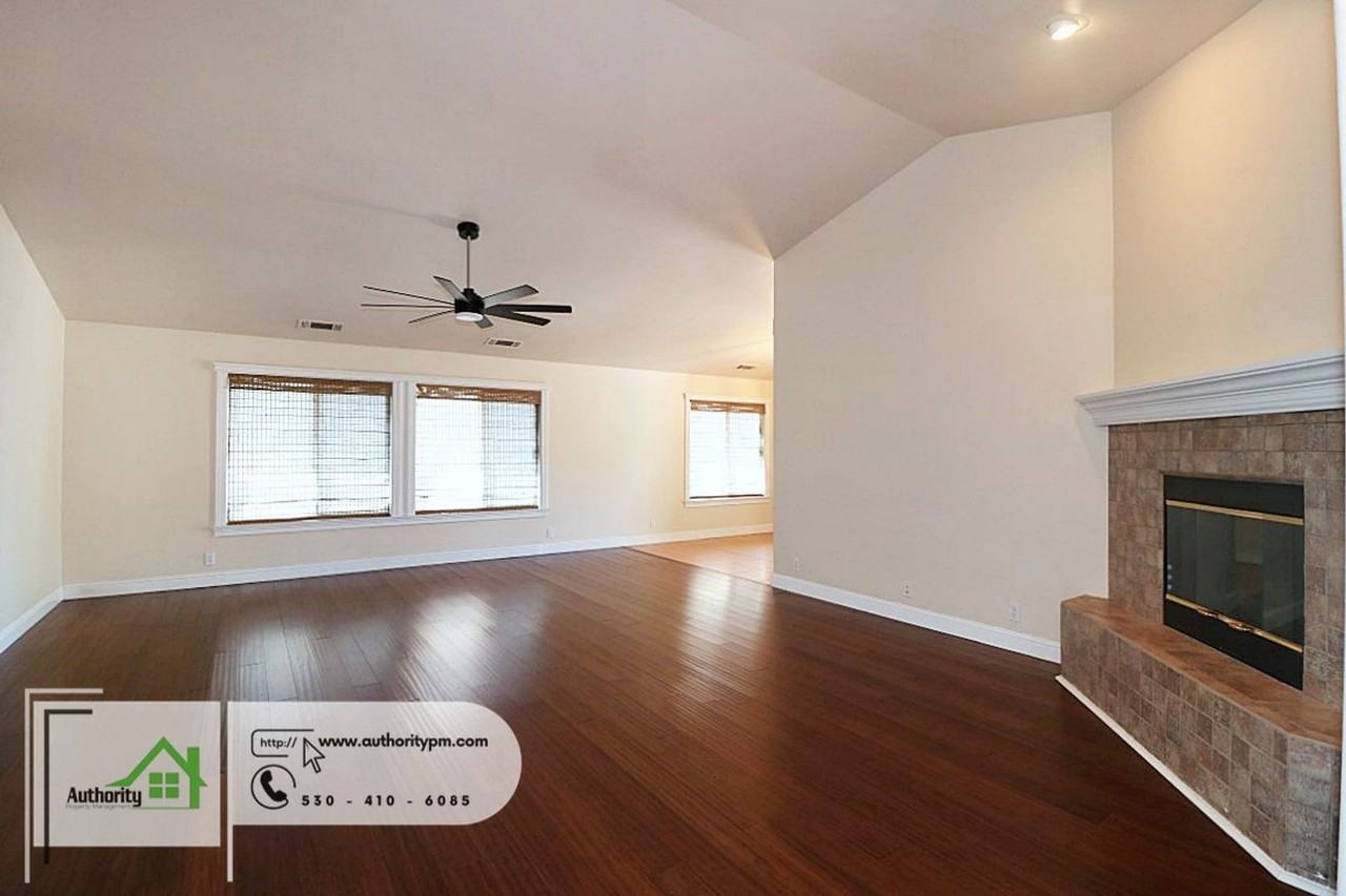21985 Mel Mar Dr - Photo 4 of 33