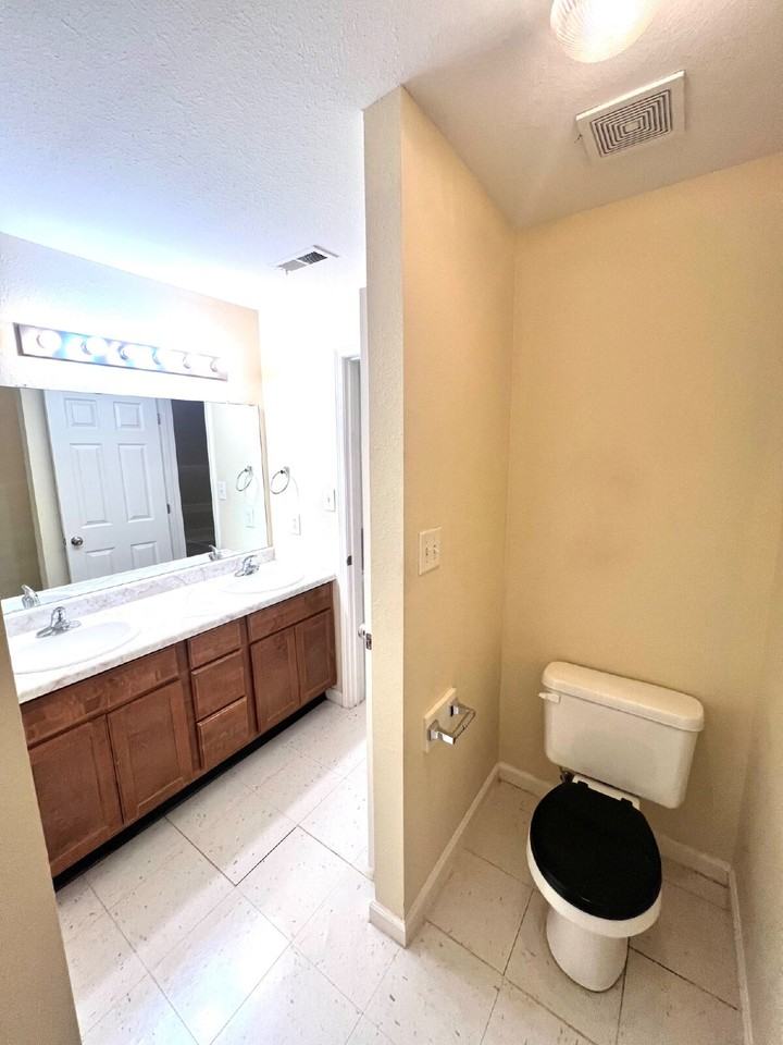 9103-4E Pembroke Rd - Photo 5 of 10