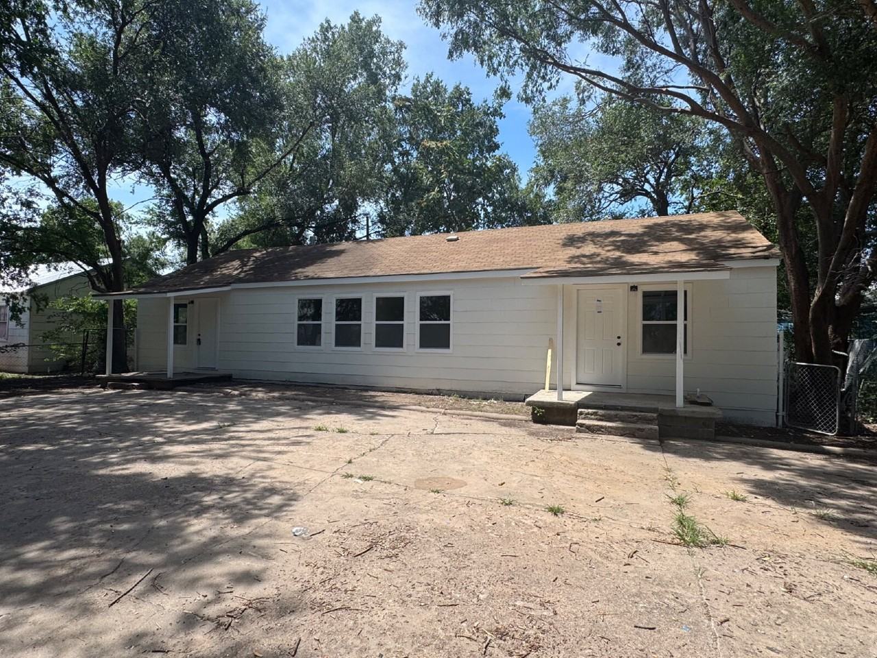 4309 E Lincoln St - Photo 2 of 14