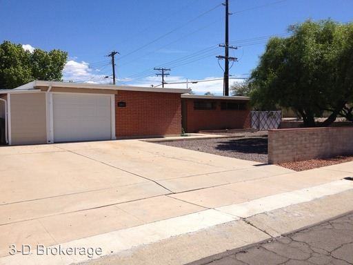 2802 N Cloverland Ave - Photo 2 of 24