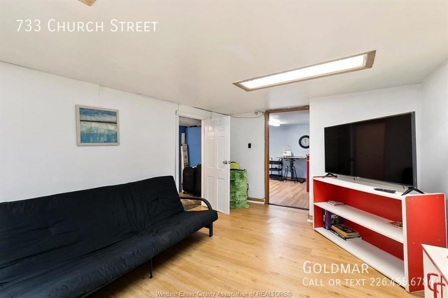 733 Church St - Photo 2 of 20