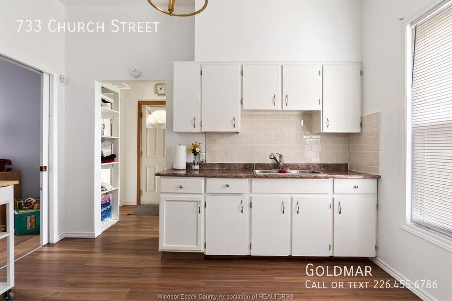 733 Church St - Photo 3 of 20