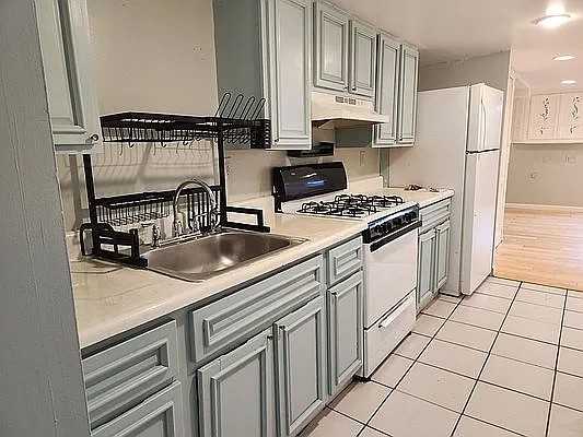 462 Sackett St #1 - Photo 6 of 10