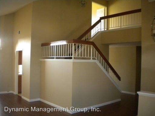 1755 Hampton Ct - Photo 2 of 10