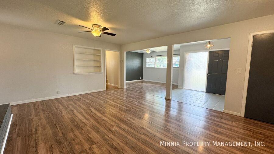 3816 44th St - Photo 2 of 37