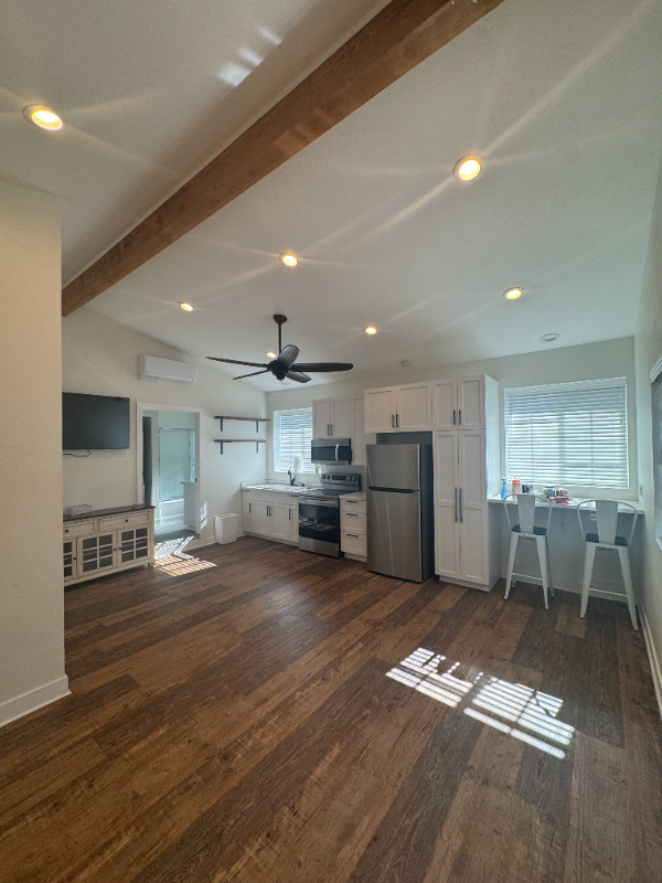 1208 Little Oaks Ln #B - Photo 2 of 8