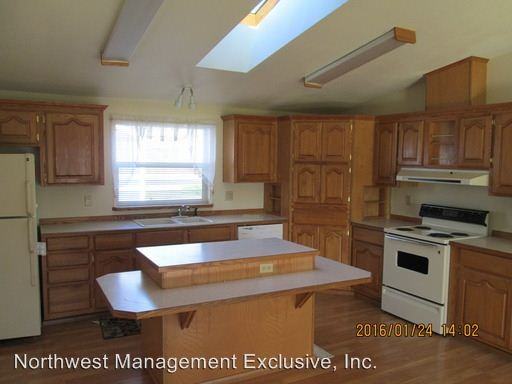 17805 NE 21st St - Photo 2 of 10