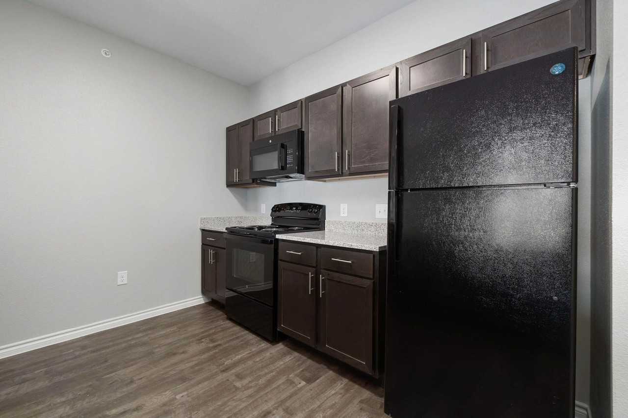 The Standard at Royal Lane - Photo 7 of 27