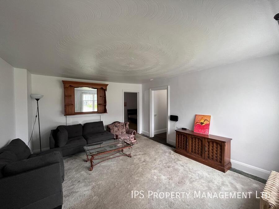 212 Herchimer Ave #A - Photo 3 of 10