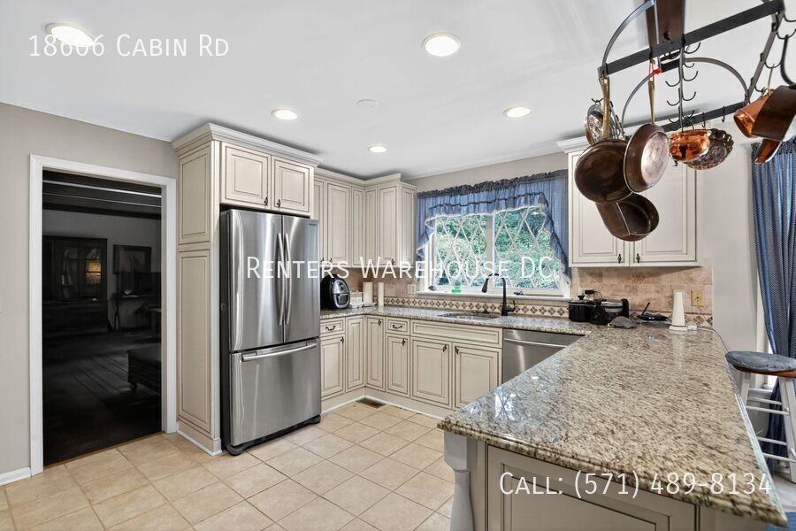 18606 Cabin Rd - Photo 3 of 13