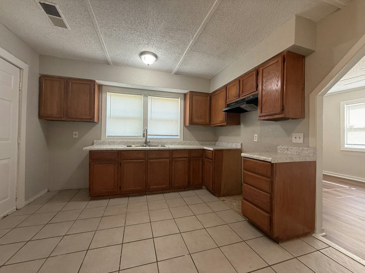 3637 Winston Dr - Photo 2 of 7