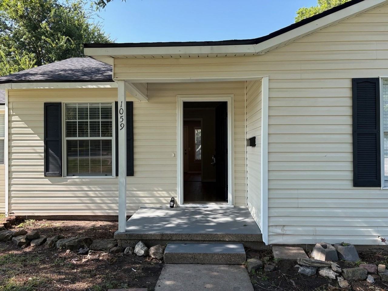 1059 E Elm St - Photo 3 of 15
