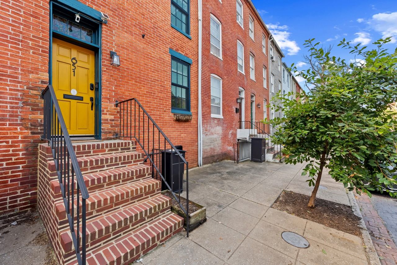 651 Portland St - Photo 2 of 26
