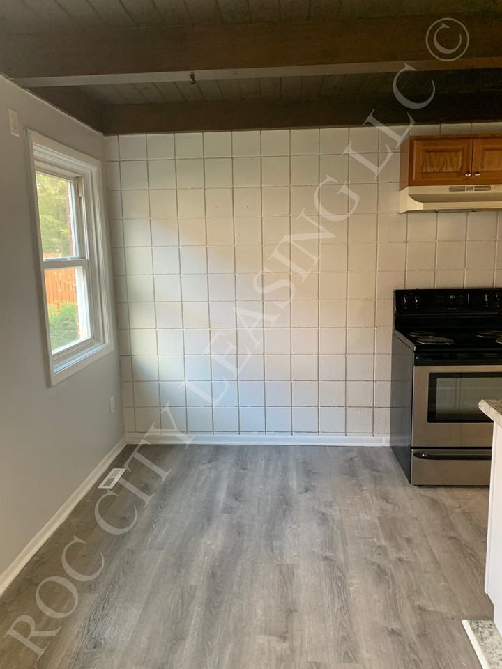 455 Lake Ave - Photo 2 of 14