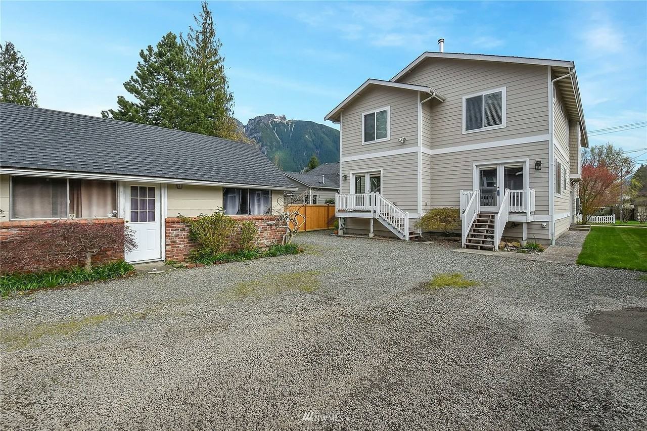 313 Bendigo Boulevard North, Unit 1 - Photo 2 of 26