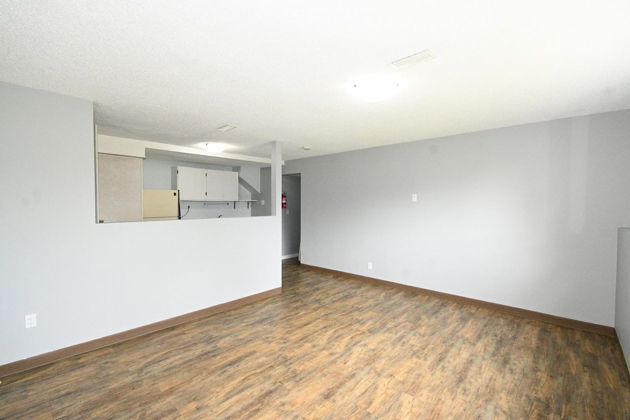 1426 Nation Cres #B - Photo 2 of 12