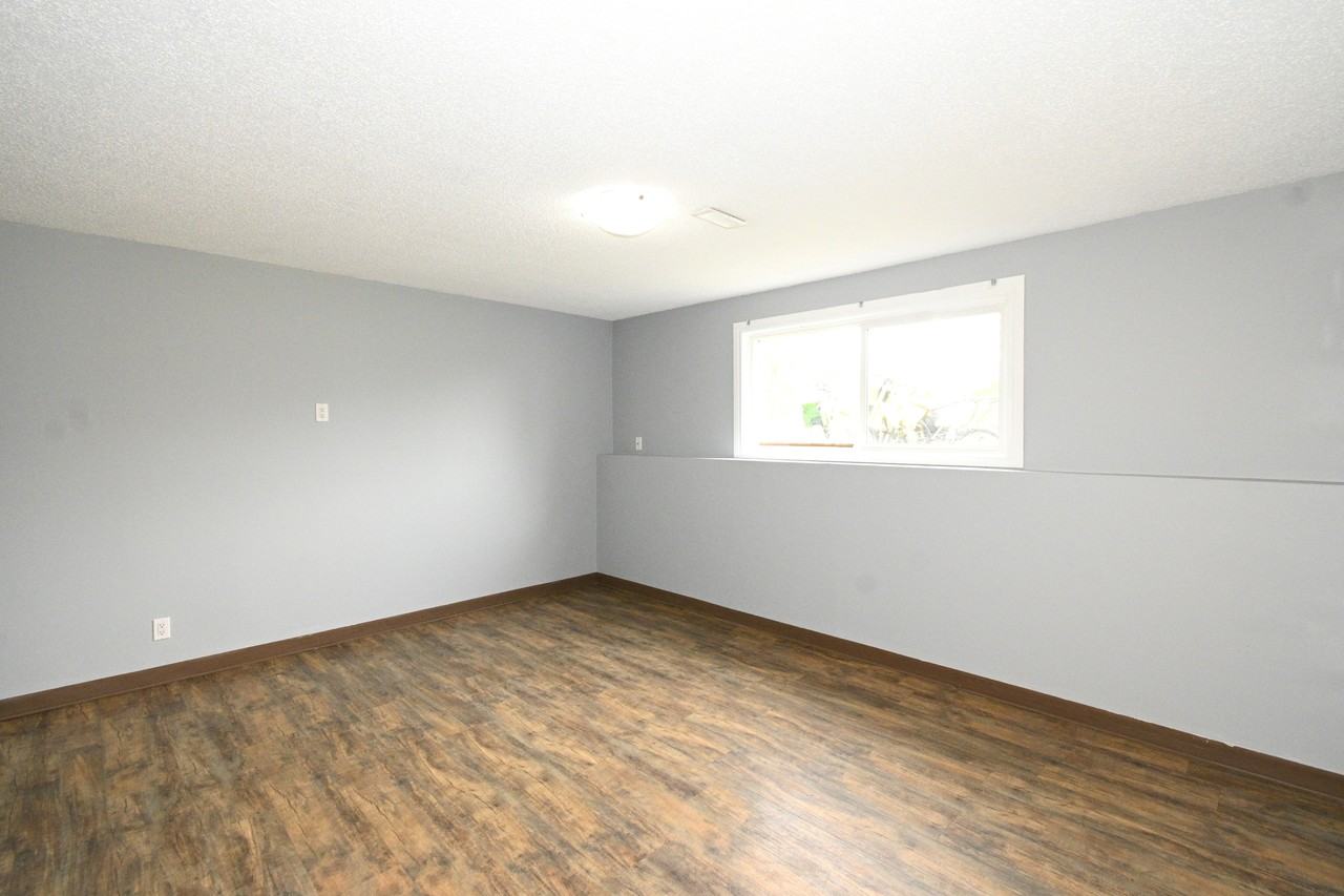 1426 Nation Cres #B - Photo 3 of 12