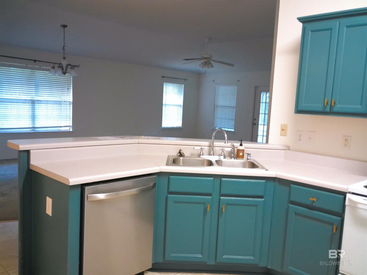 108 Davison Loop - Photo 2 of 20