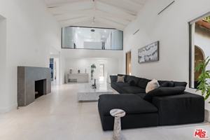 featured image of 201 S Bedford Dr