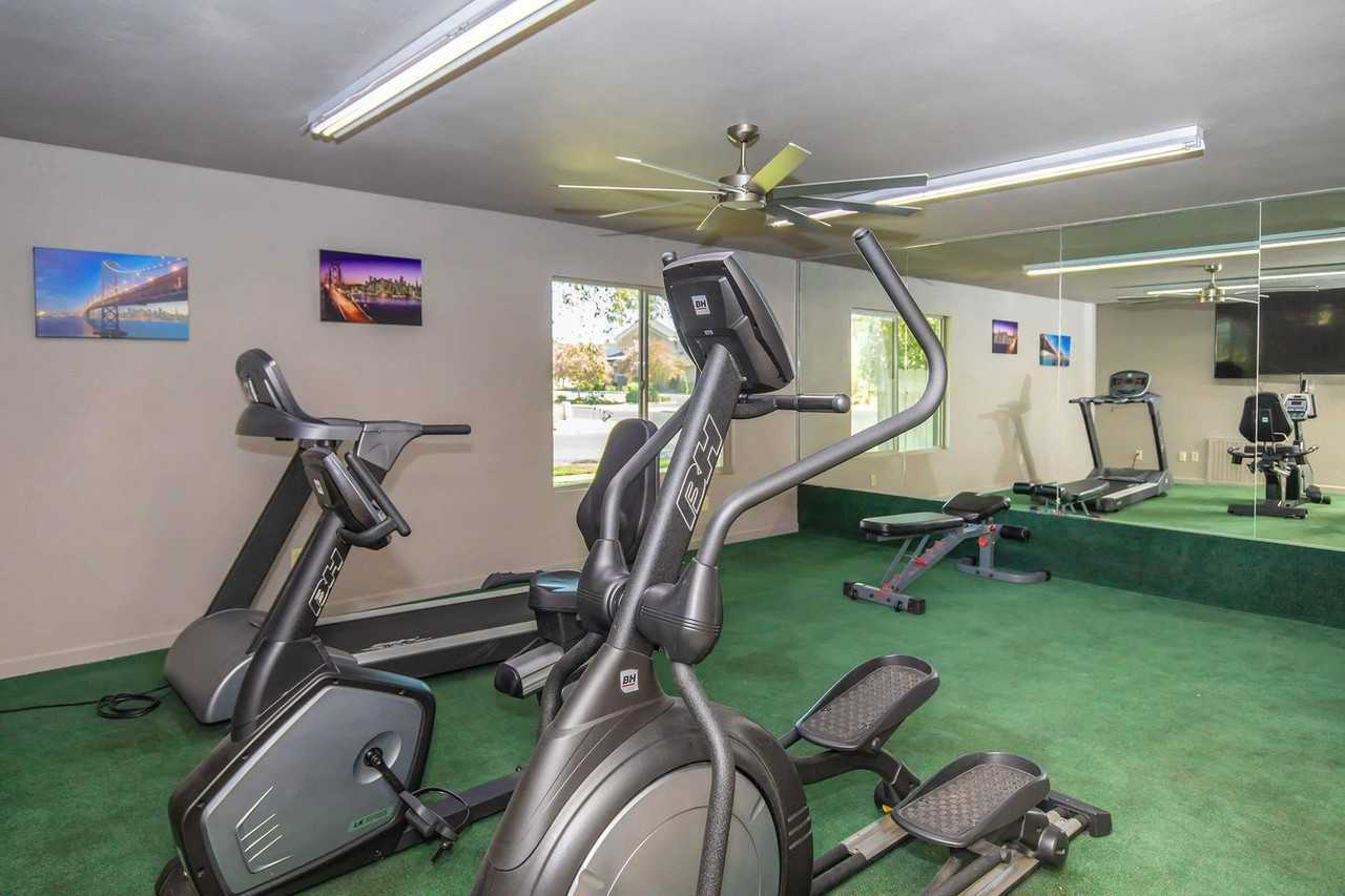 Vantage Pointe West - Photo 4 of 11