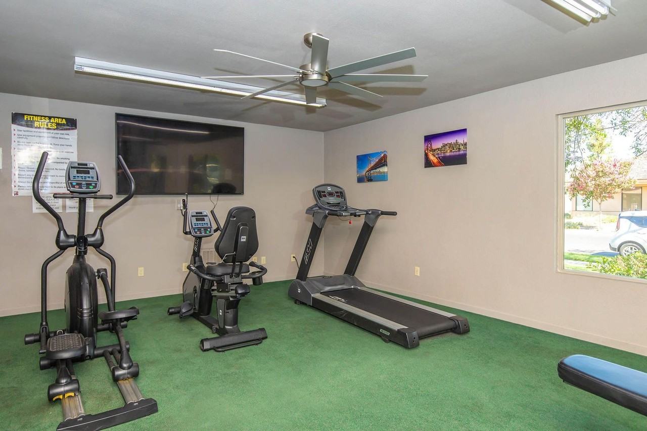 Vantage Pointe West - Photo 3 of 11