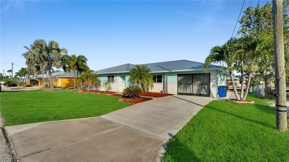 2758 Bruce St - Photo 2 of 35