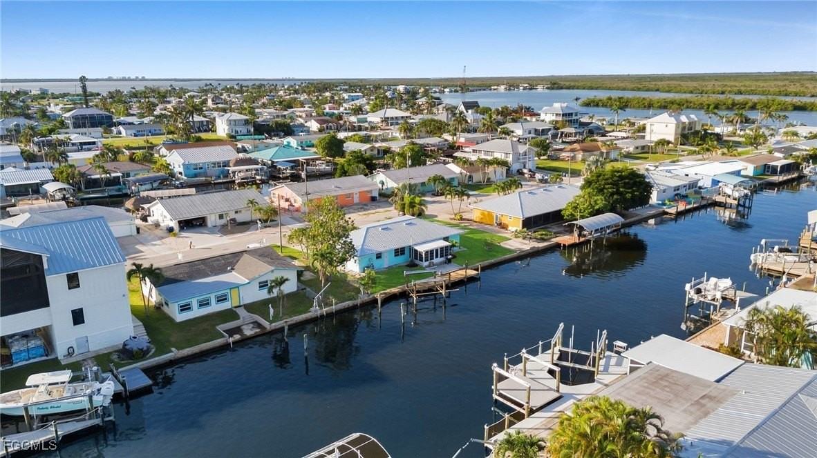 2758 Bruce St - Photo 6 of 35