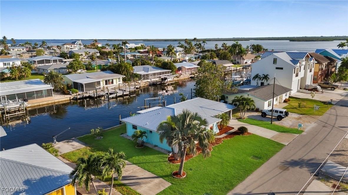 2758 Bruce St - Photo 7 of 35