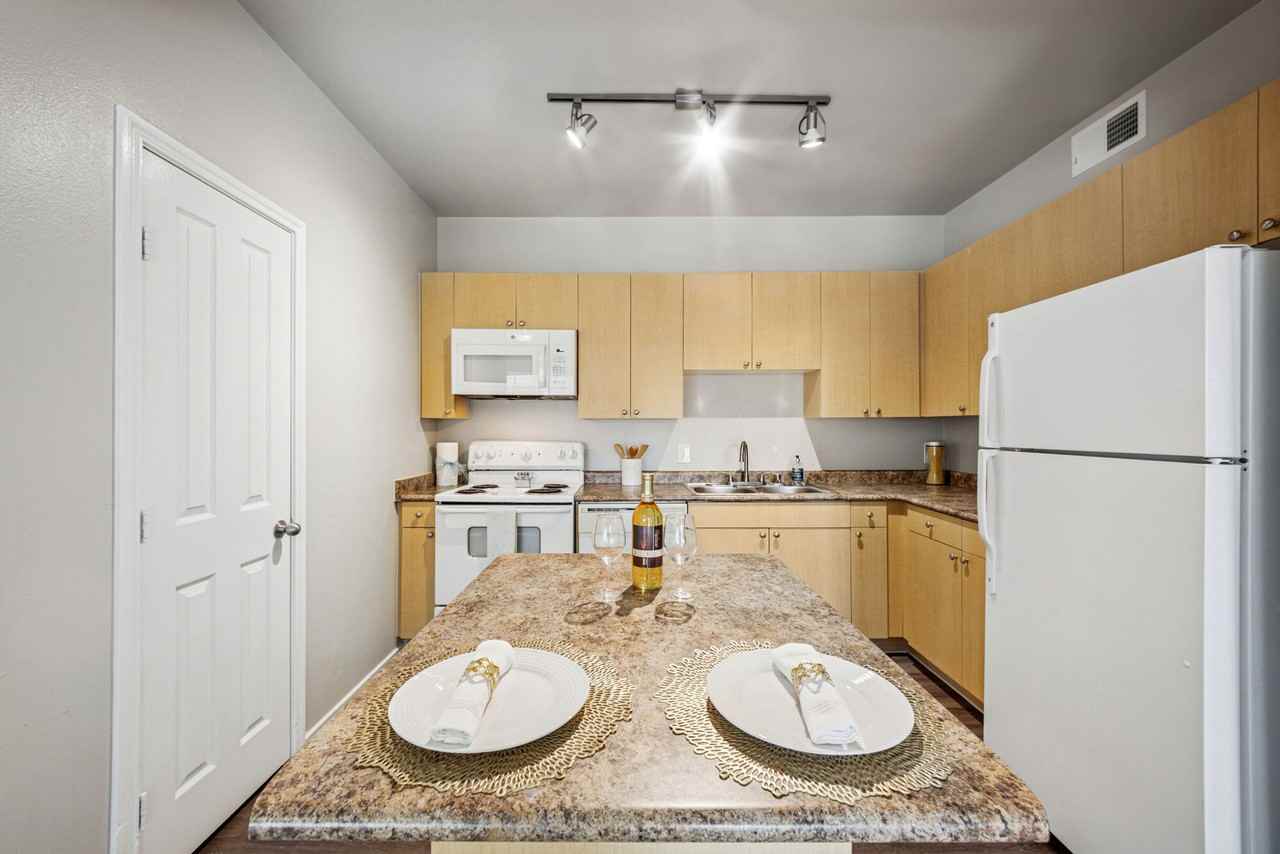 The Residences Of Holland Lake - Photo 5 of 50